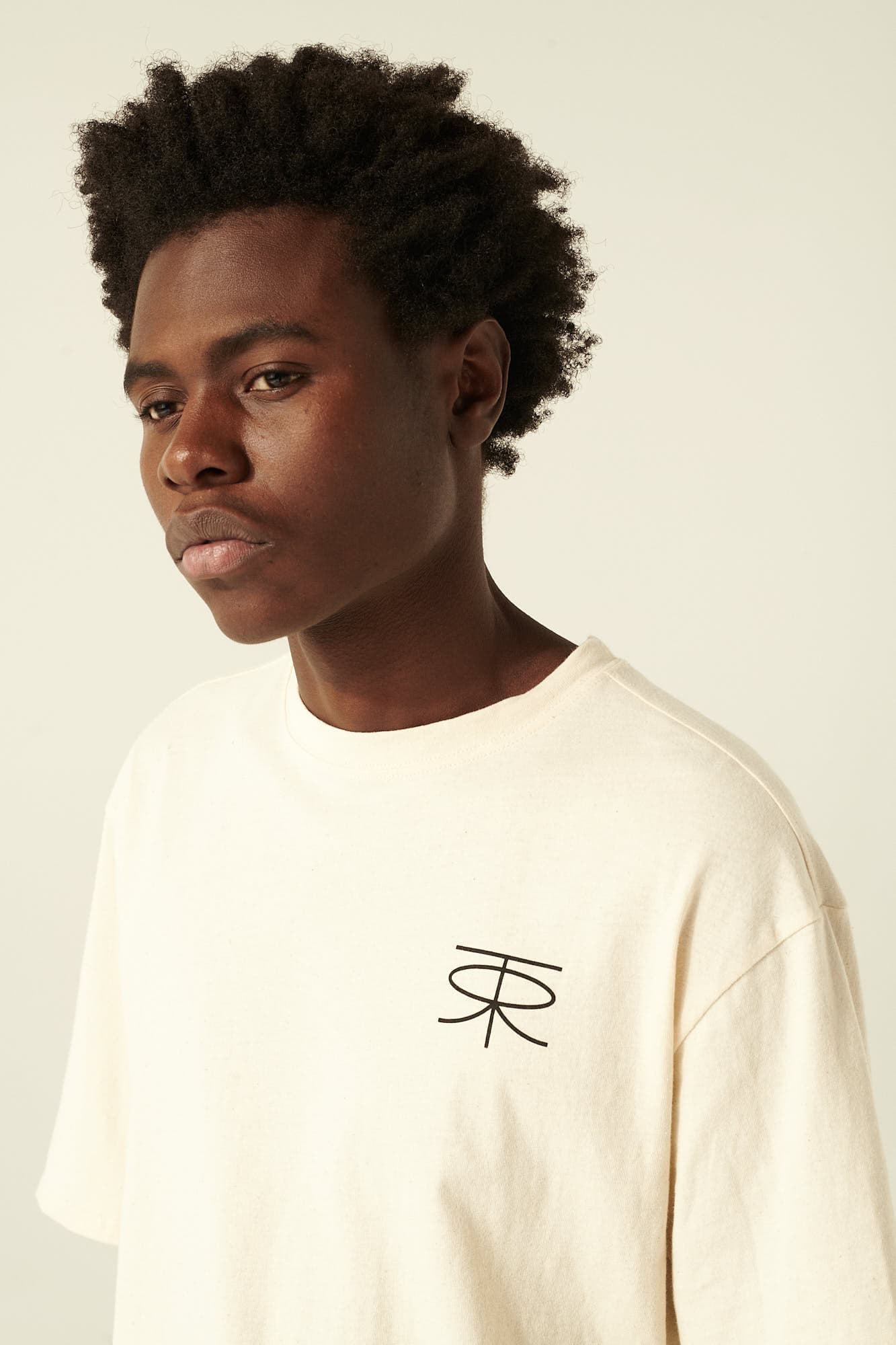 면 100 THORSTEN 티셔츠 아이보리 QE4FMRDTE104Q12