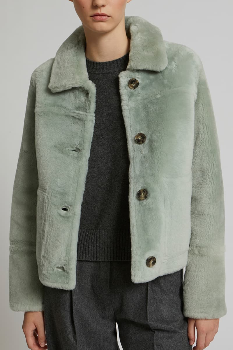 숏 리버시블 퍼 자켓 CE3WFYSJA041C70