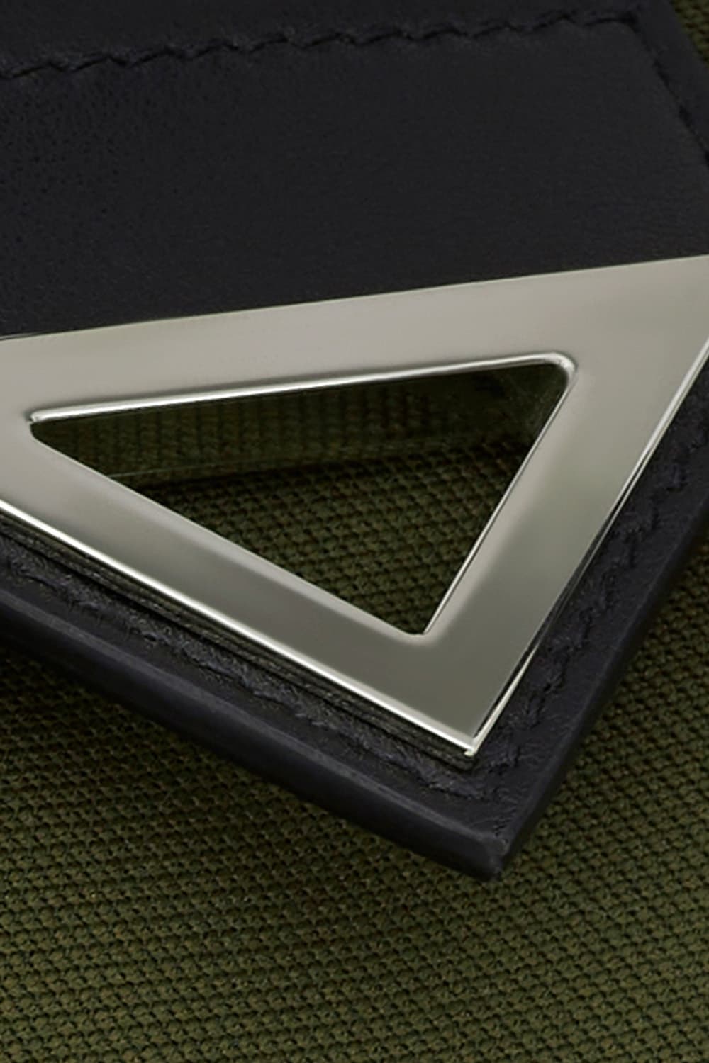 25 데피 익스플로러 트래블백 카키 N1IC231NK1