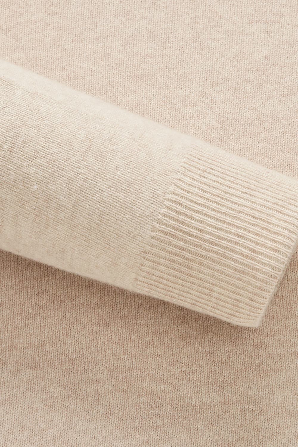 캐시미어 헨리넥 라이트베이지 긴소매 니트