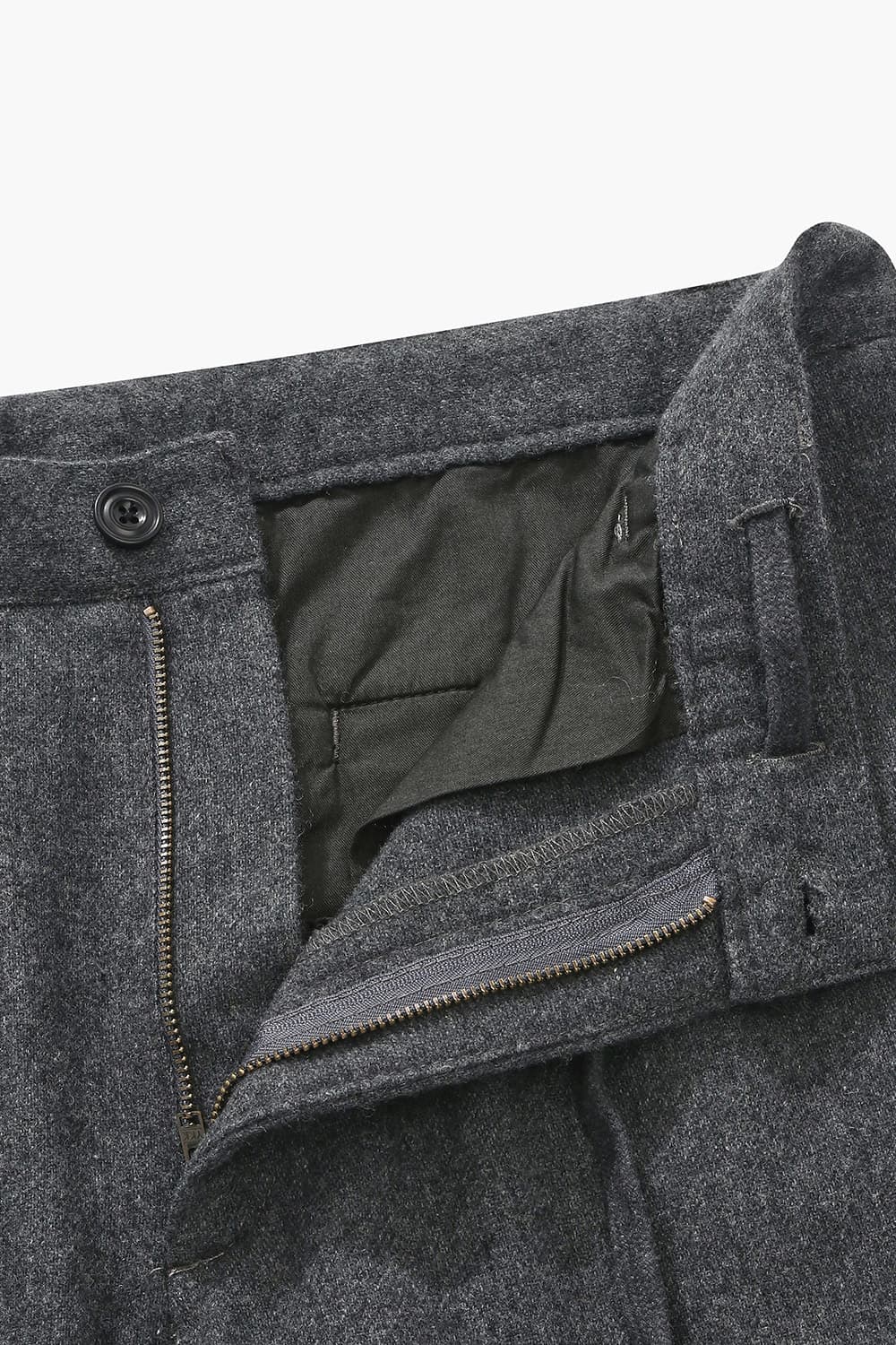 TANKER 울 혼방 드로우스트링 세미와이드 102 차콜그레이 팬츠