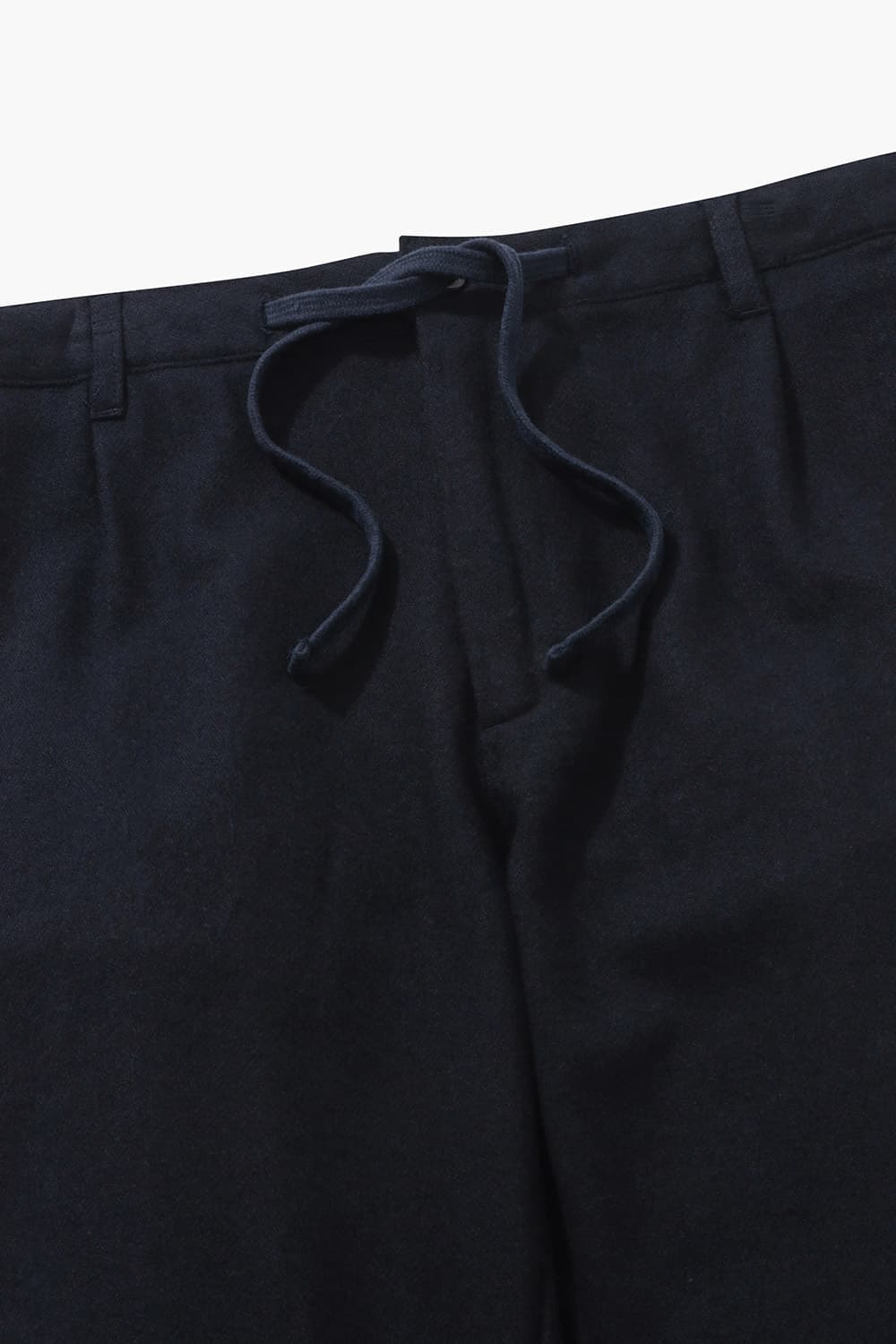 TANKER 울 혼방 드로우스트링 세미와이드 102 다크네이비 팬츠