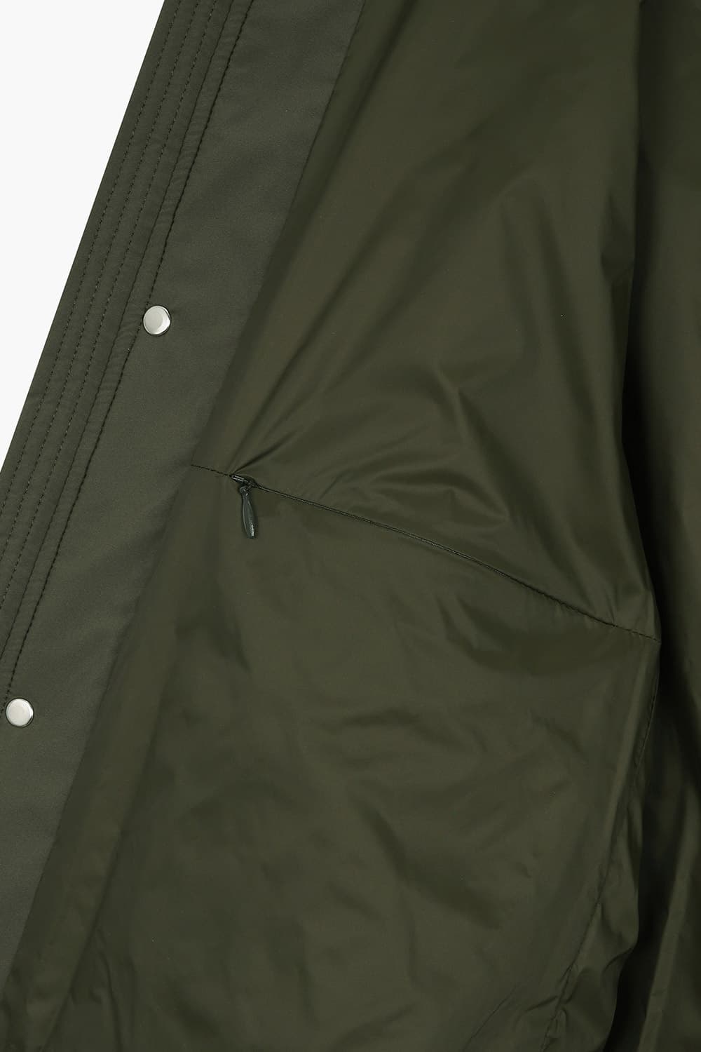 램스킨 스웨이드 패치 하이넥 카키 점퍼