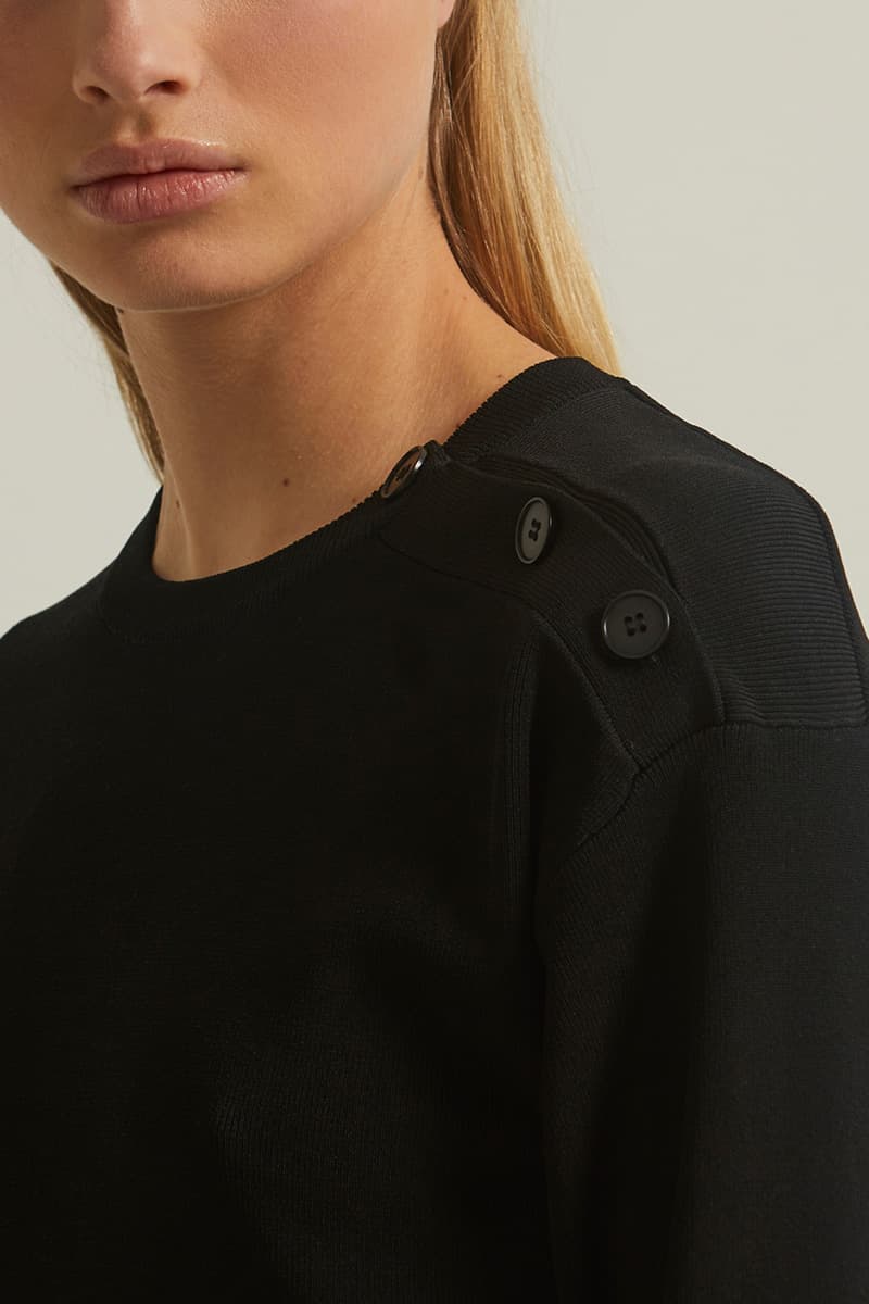 숄더버튼 크롭 니트 CE3SFYSTP029C99