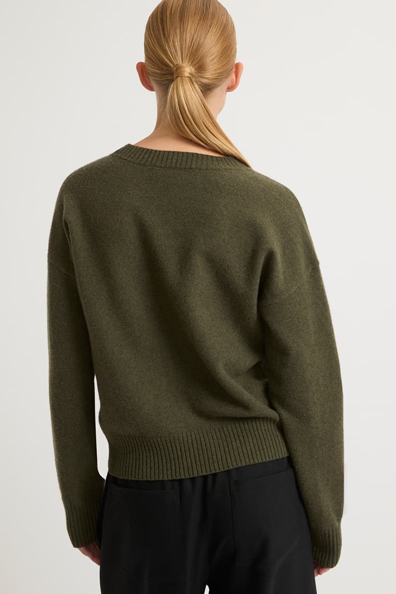 베이직 핏 라운드 니트 CE4WFKNTP001C56