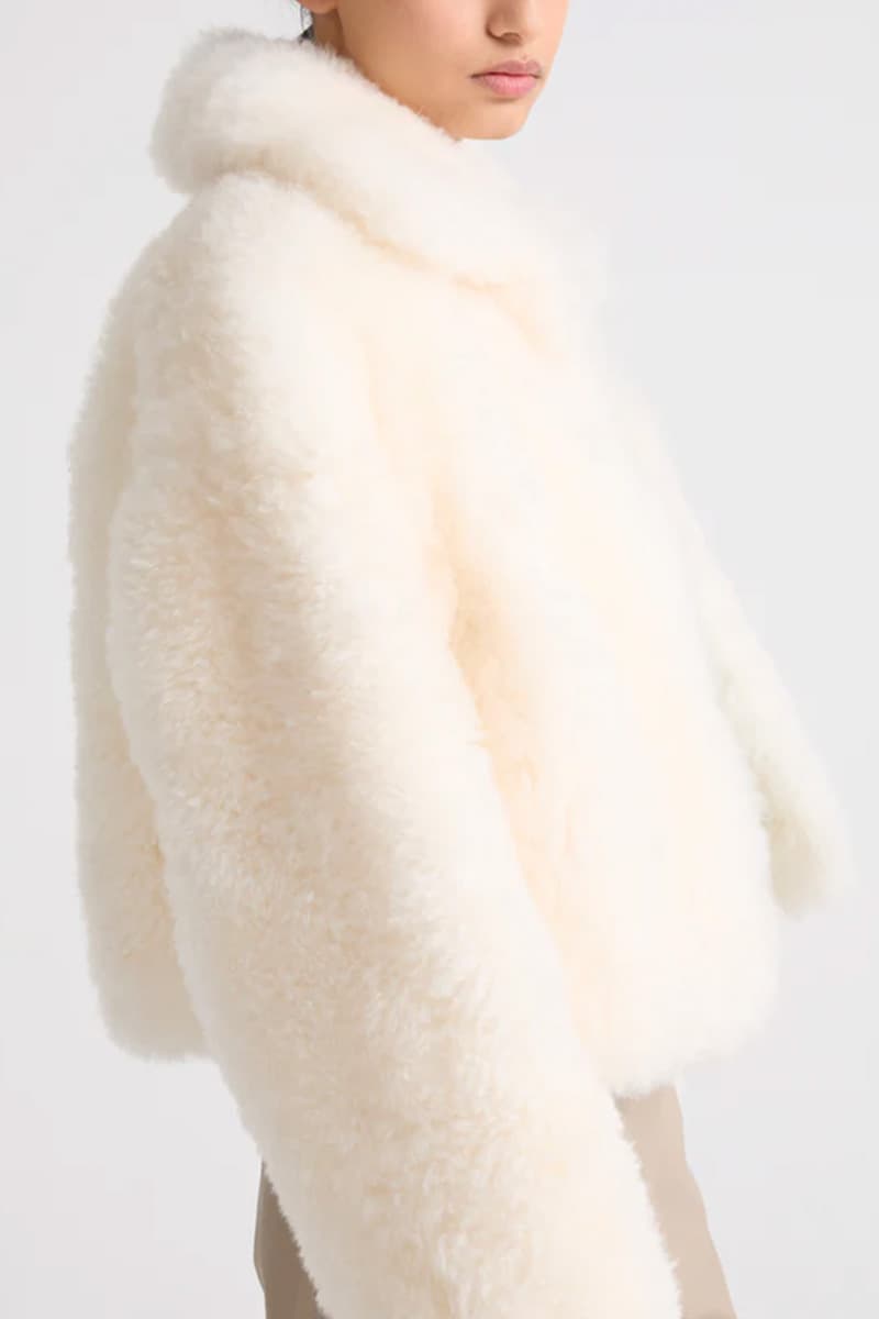 양털 숏 코트 CE5SFFUJA003C11